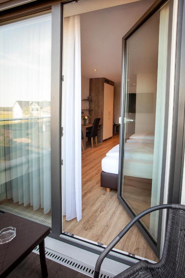 Haus Hubertus Hotel Winterspelt Exterior photo
