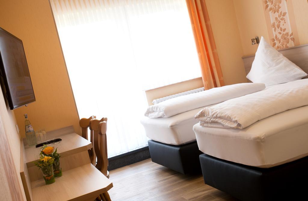 Haus Hubertus Hotel Winterspelt Room photo