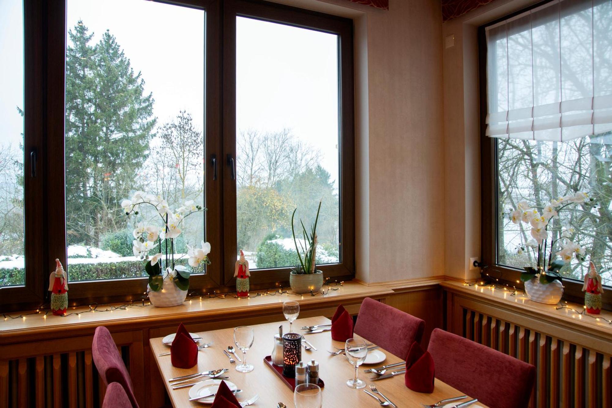 Haus Hubertus Hotel Winterspelt Exterior photo
