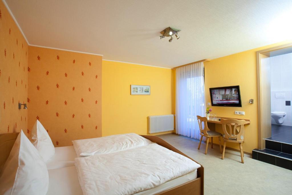 Haus Hubertus Hotel Winterspelt Room photo