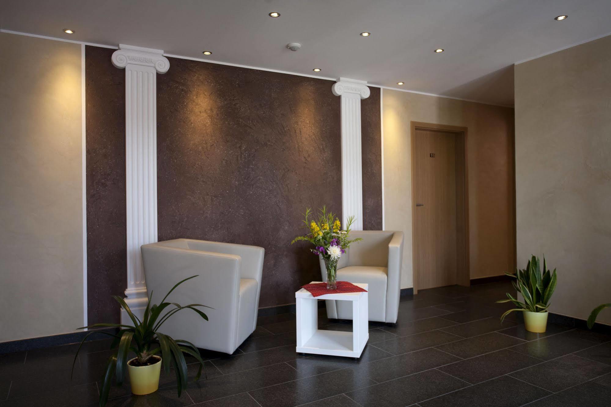Haus Hubertus Hotel Winterspelt Exterior photo